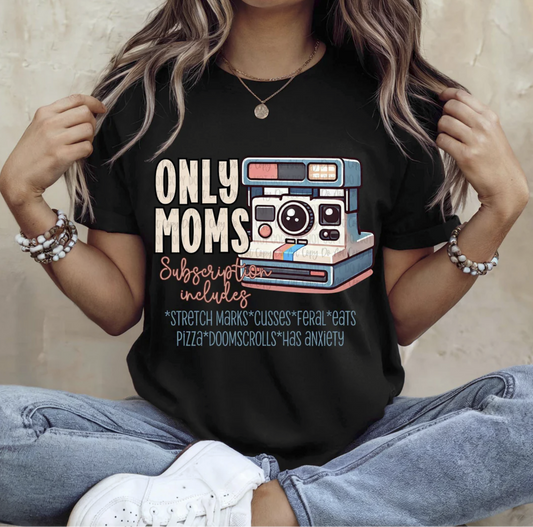 Black tee with “Only Moms Subscription Includes…” graphic design and vintage camera illustration.
Funny motherhood humor shirt with text about stretch marks, pizza, doomscrolling, and anxiety.