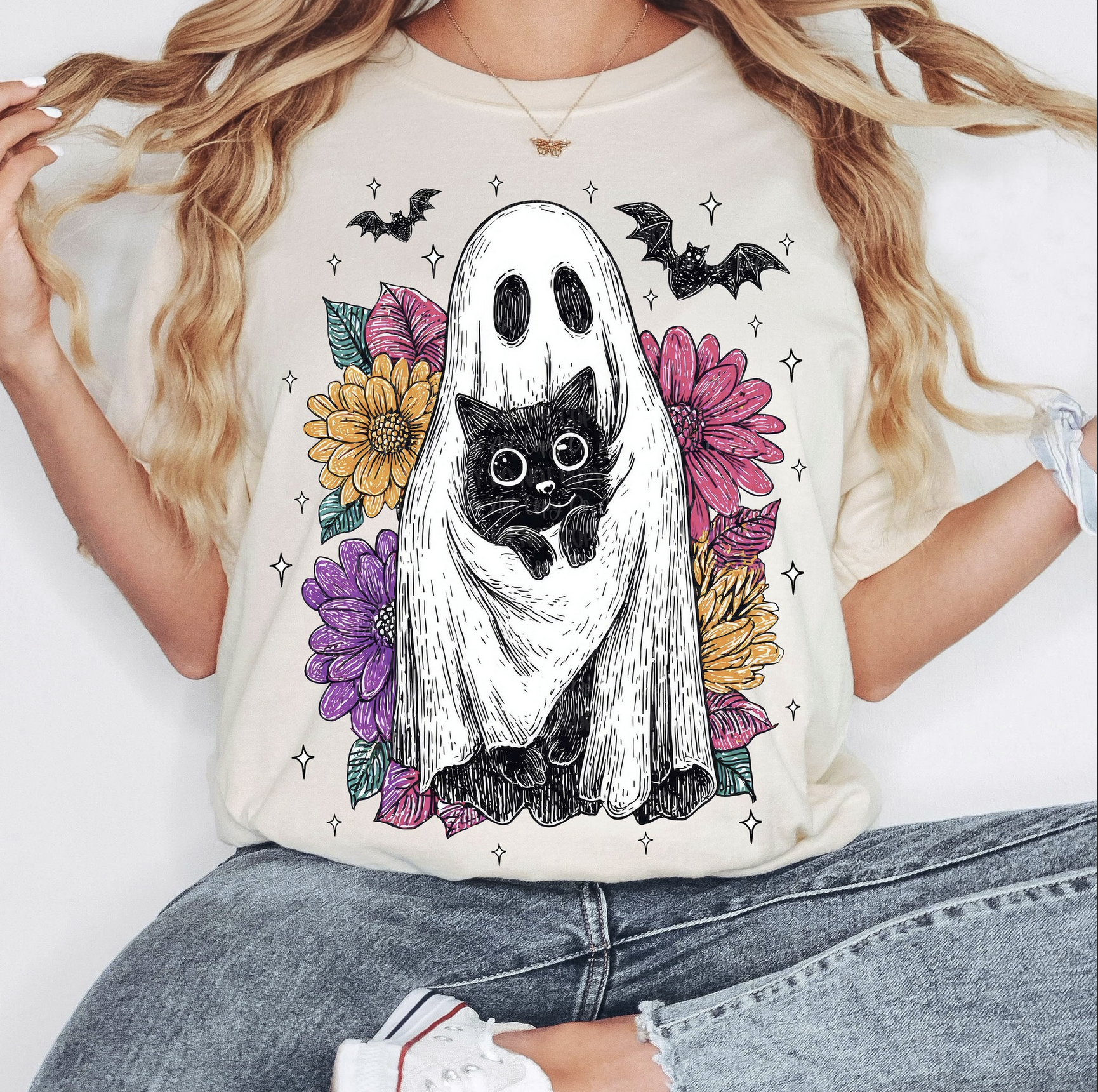 Cat Ghost Hug tshirt – beige crewneck with hugging ghost cats graphic

Cute Halloween tshirt with ghost cats illustration – cozy fall fashion

Beige ghost cat sweater – spooky and sweet autumn outfit

Cat Ghost Hug Halloween t-shirt– soft cotton-unisex fit

Close-up of ghost cats hugging design on t-shirt