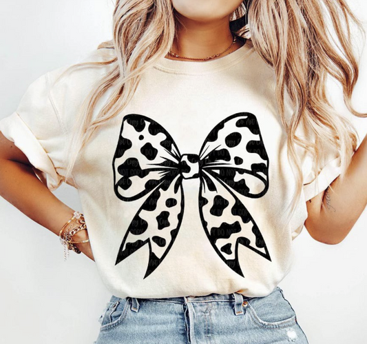 Beige t-shirt with large leopard print bow graphic – trendy girly animal print tee