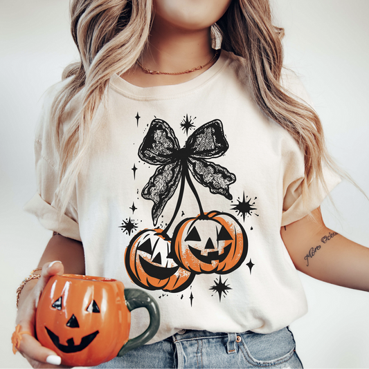Pumpkin Bow Halloween T-Shirt – beige tee with jack-o’-lanterns tied with bow and stars